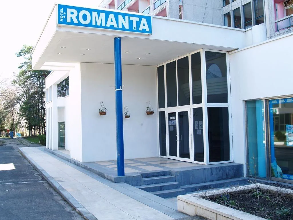 exterior 1.jpg