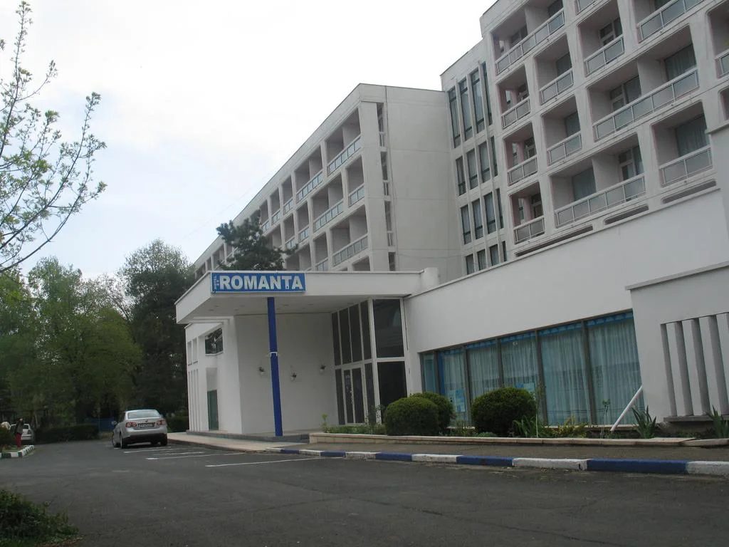exterior 2.jpg