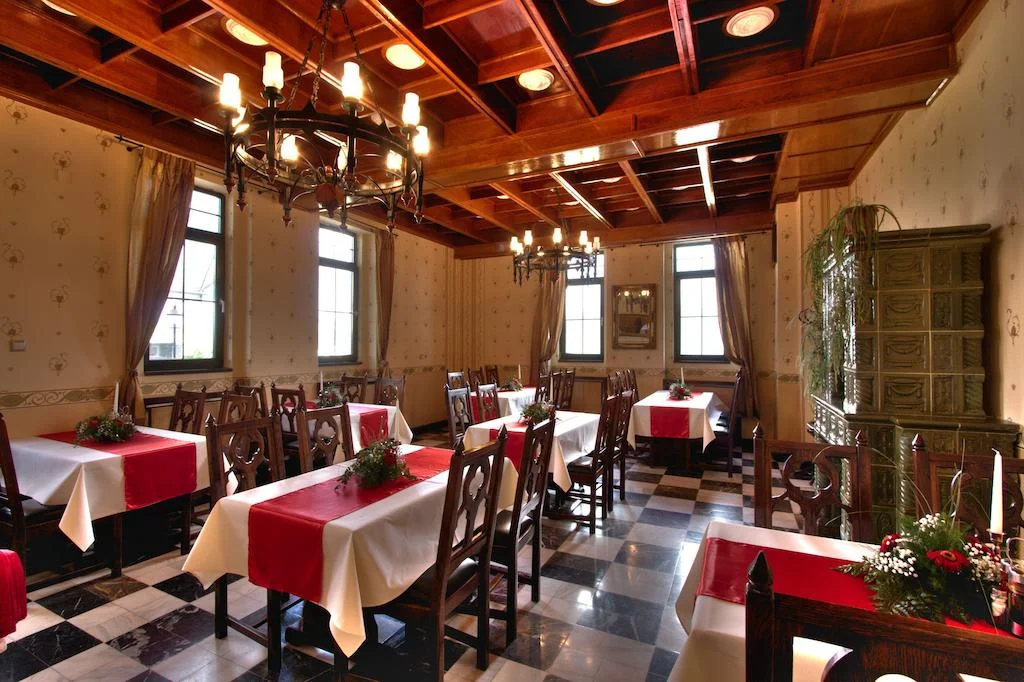 Mina Harker saloon.jpg