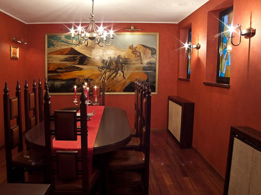 Private Dracula saloon.jpg