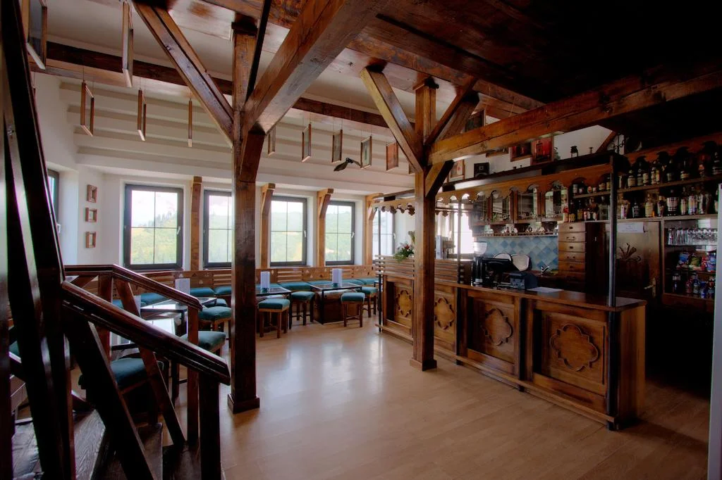 Tower bar.jpg