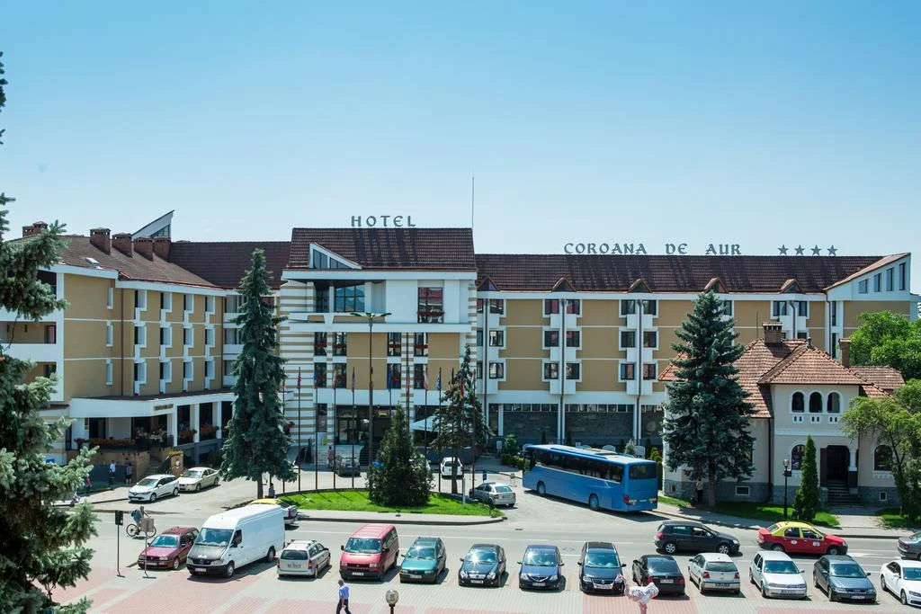 Exterior hotel 1.jpg