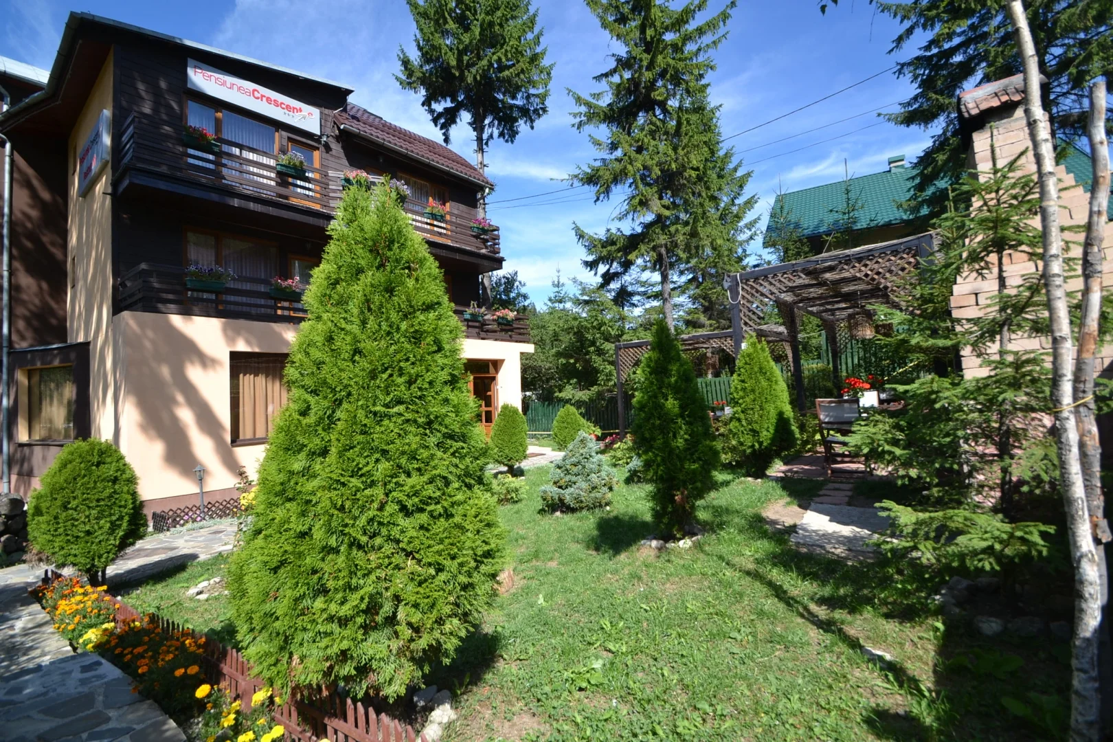 01_pensiunea_crescent_predeal.jpg