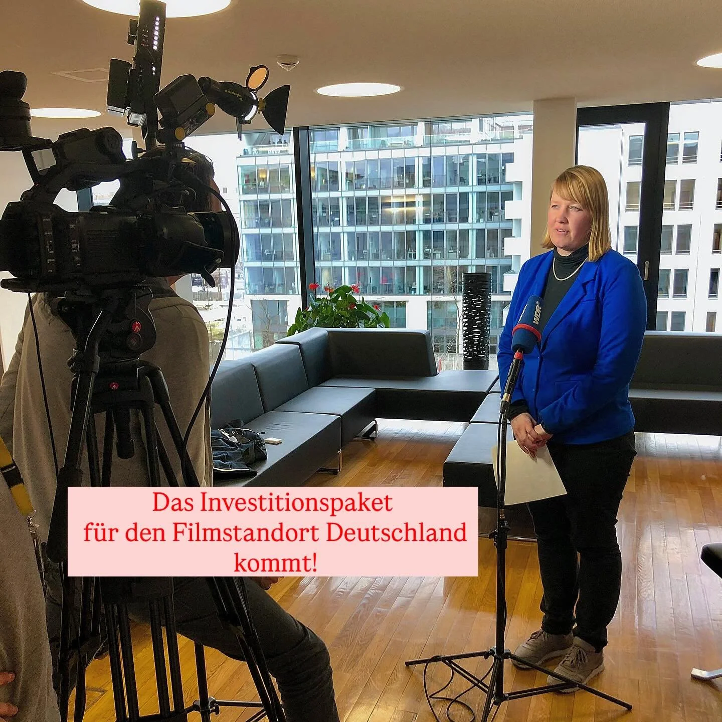 Wir werden im Deutschen Bundestag eine gesetzliche Investitionsverpflichtung&nbsp;mit&nbsp;&Ouml;ffnungsklausel f&uuml;r Streamingdienste und Filmproduzenten beschlie&szlig;en. 🎥🎞️

Damit das Geld, das f&uuml;r Abos gezahlt oder durch Werbung einge