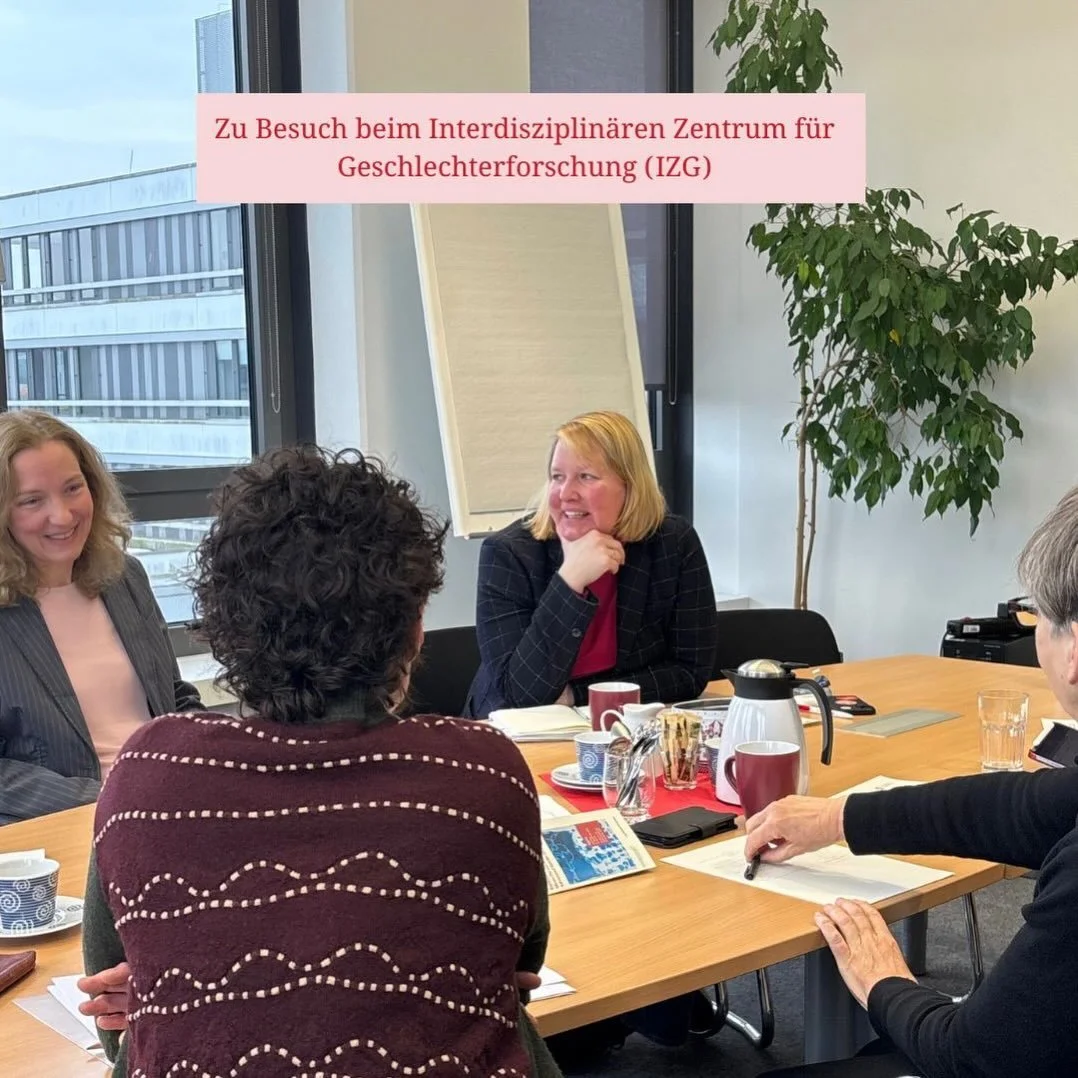 Heute war ich zu Besuch beim interdisziplin&auml;rischen Zentrum f&uuml;r Geschlechterforschung (IZG) an der Universit&auml;t Bielefeld. 📚

Das IZG ist das erste Zentrum, im deutschsprachigen Raum, bei dem Geschlechter und ihre Verh&auml;ltnisse im 