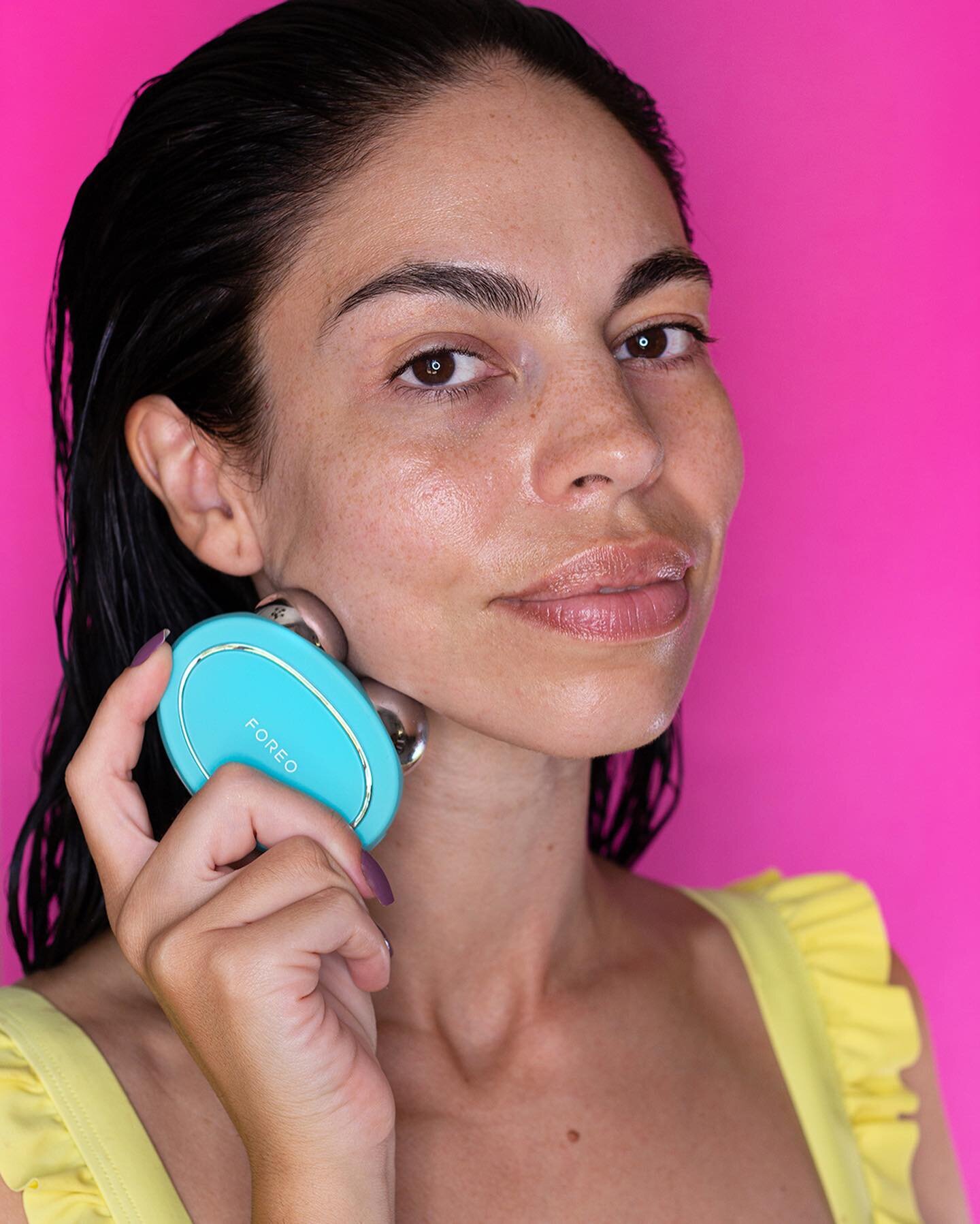 🎊SORTEO🎉 Concurso internacional 🌍
Me acabo de apuntar al gimnasio para esta vez ponerme en forma de verdad.
💆🏻&zwj;♀️ Tambi&eacute;n pongo en forma mi cara con BEAR de @foreo_official para ejercitar los m&uacute;sculos de mi cara y cuello para t