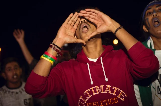 Tell Everyone! The Photos are Here! 