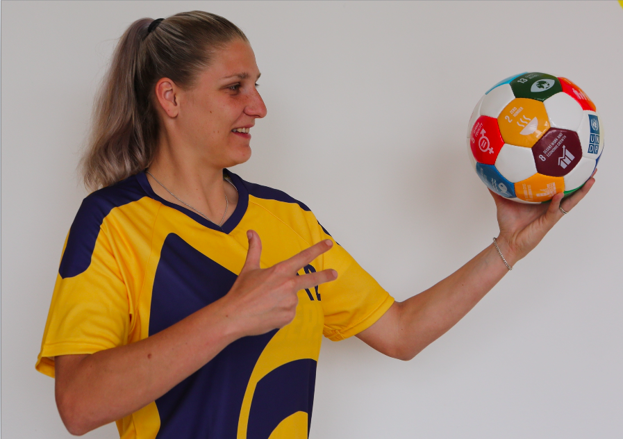 GGWCup Prague 2019 Yellow Ladies2.png