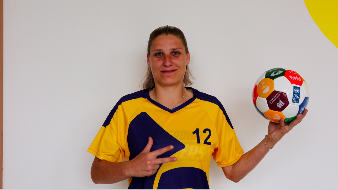 GGWCup Prague 2019 Yellow Ladies3.png