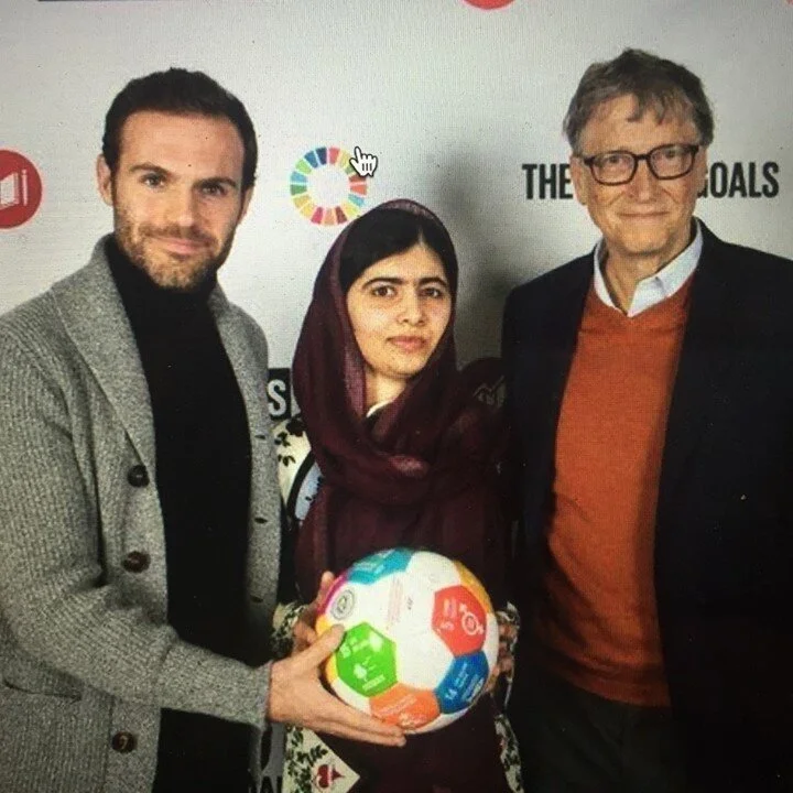 "Let us pick up our books and our pens, they are the most powerful weapons." Happy 24th birthday to @Malala. ⁠
⁠
Today we play for #SDG4 Quality Education. ⁠
⁠
#taketheball @juanmata.cf thisisbillgates @theglobalgoals⁠