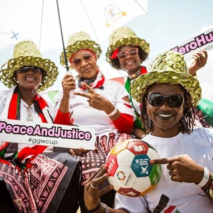 Did you play for the #globalgoals at the #GGWCUP in Nairobi in March 2017? Please share your pics and tag @GGWCUP. Great memories. ⁠
⁠
📸 #flashback to team The Soccer Divas from Mombasa playing for Peace #SDG16 and Zero Hunger #SDG2.