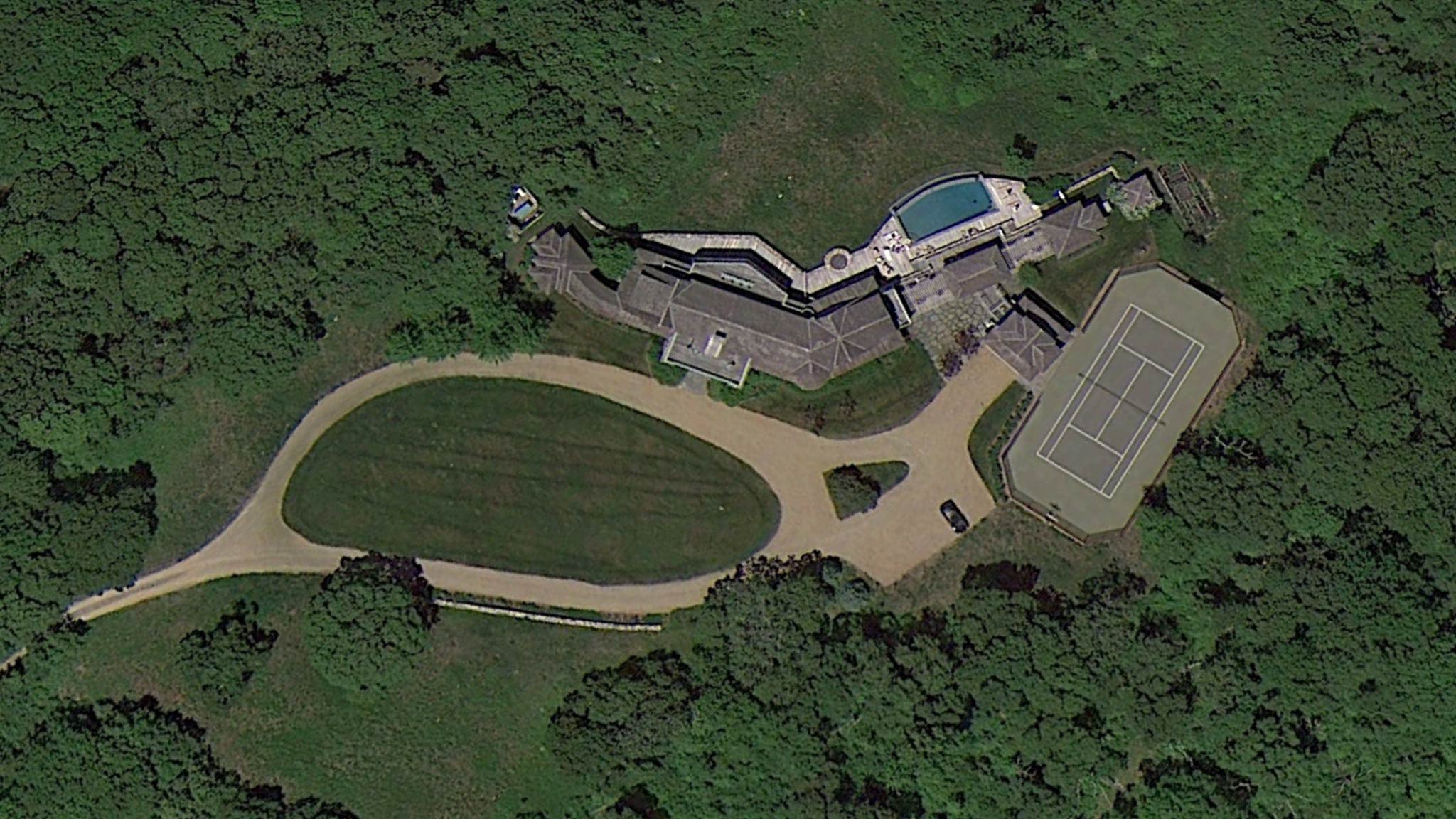 Martha's Vineyard satellite image from 2014 showing the anonymous homeowner's mansion