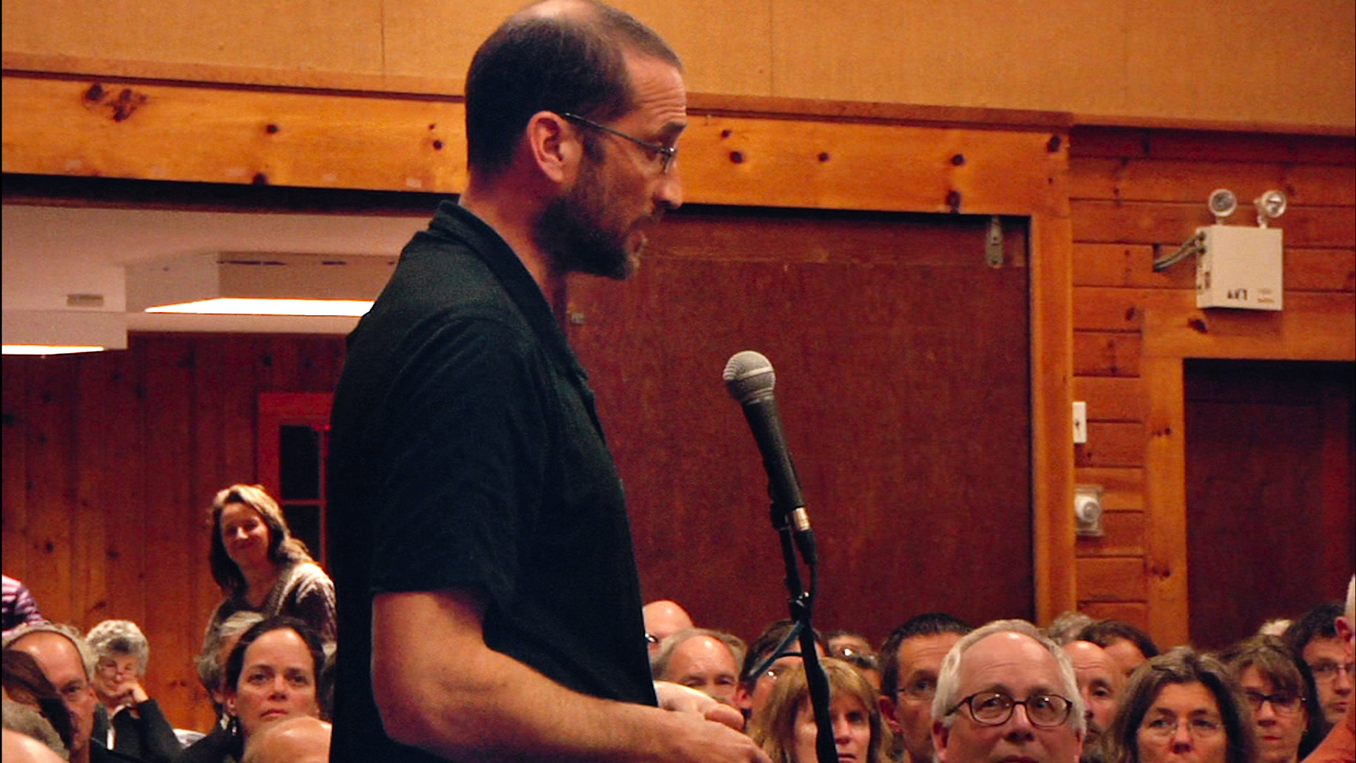 Filmmaker Thomas Bena speaks at Chilmark's town meeting in support of a bylaw limiting house size