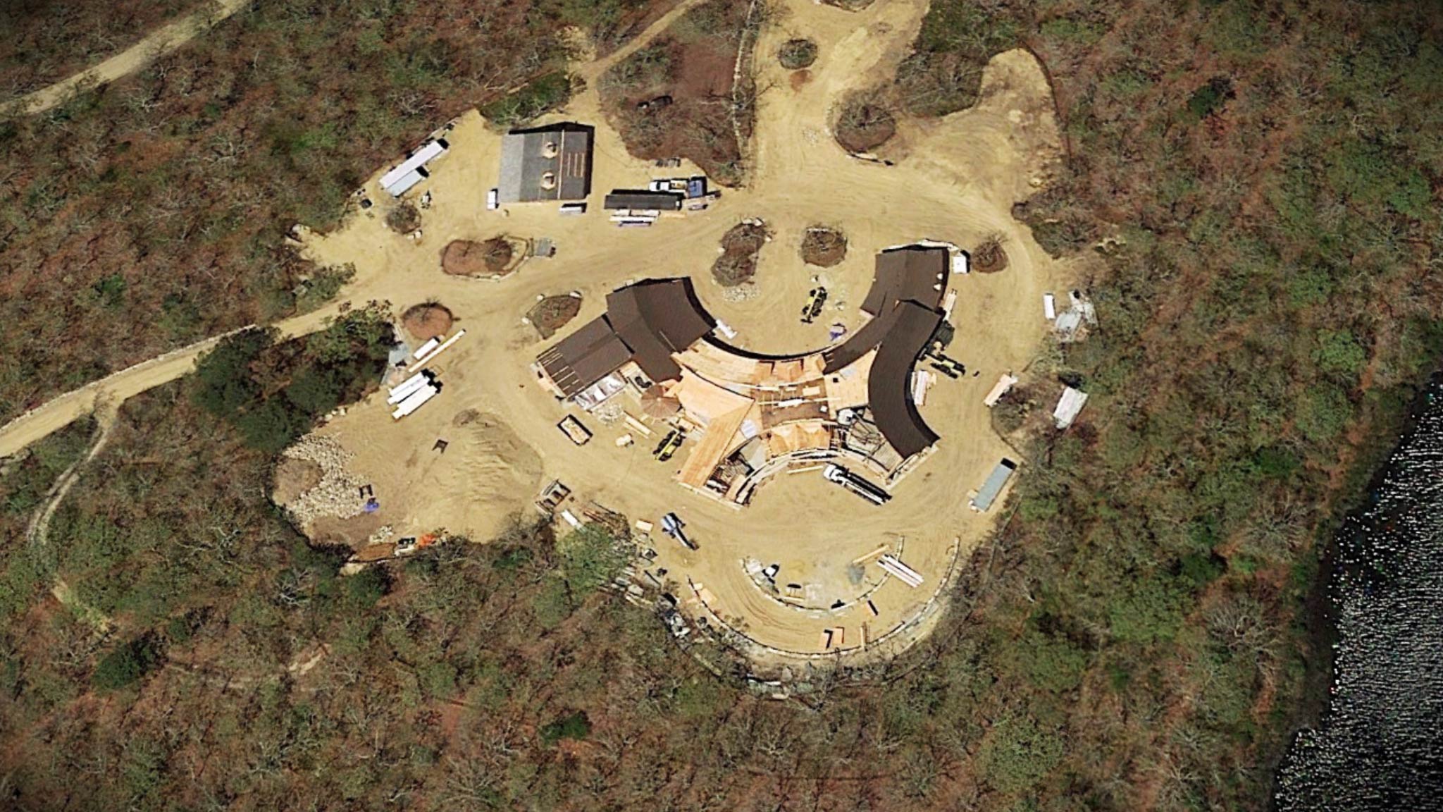 Martha's Vineyard satellite image from 2015 with a mansion under construction