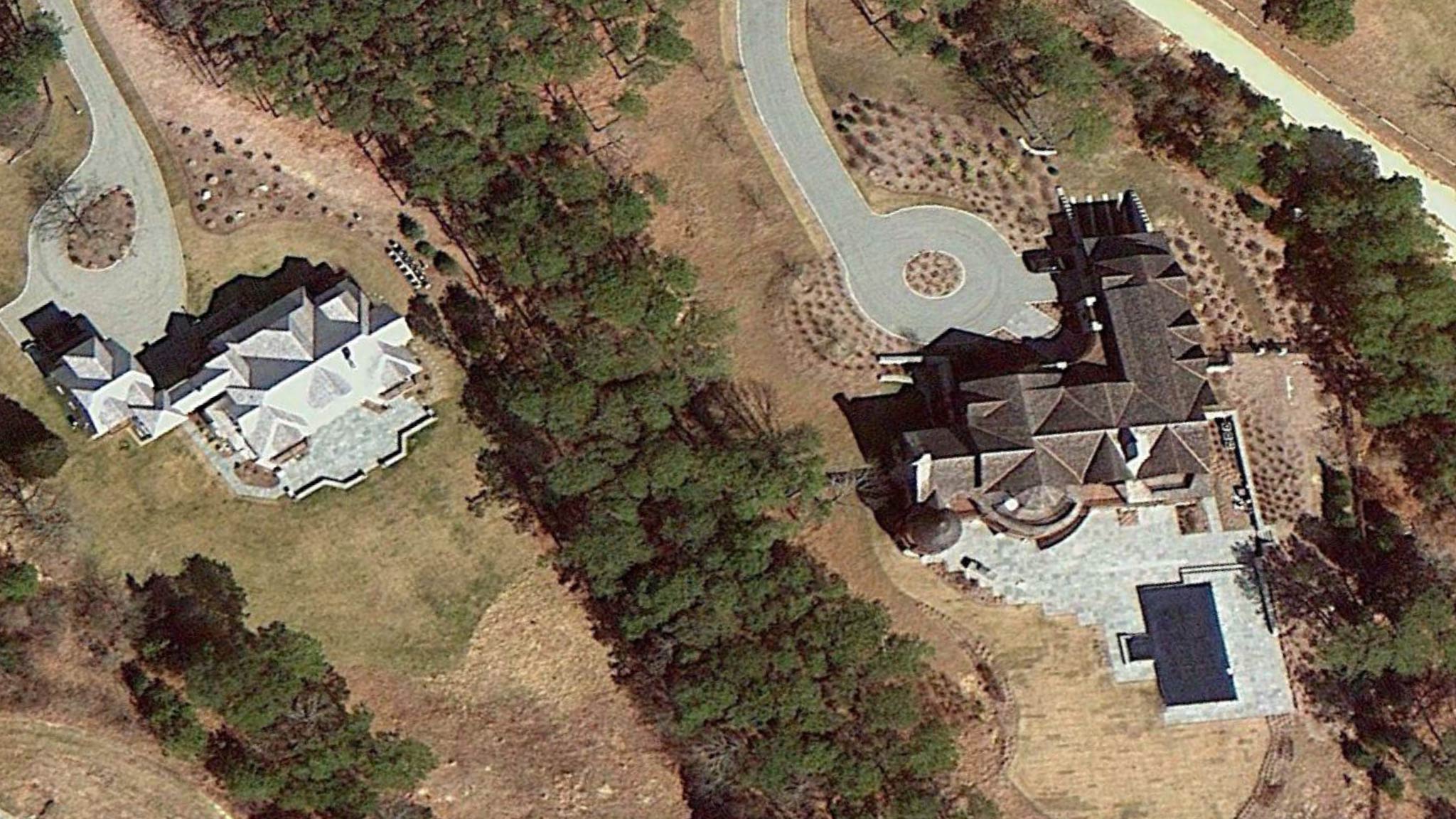 Martha's Vineyard satellite image from 2012 after mansions were built
