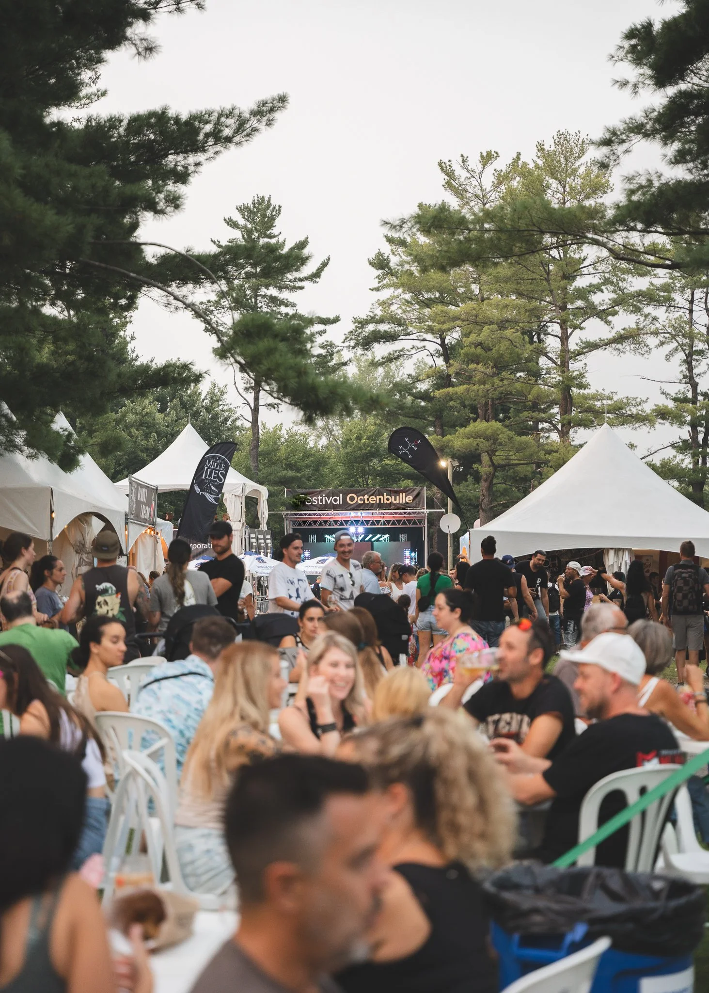 Avoir trois paires de souliers dans sa voiture