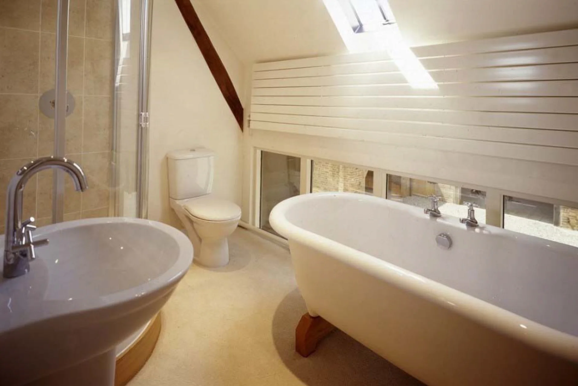 GILL-INTERIOR-PHOTO-Bathroom.jpg