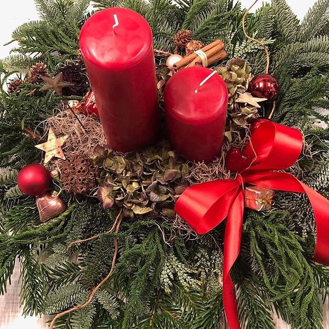 #christmas #juldekorationer #jul #kalenderlys #xmas #julepynt #julepynter #julepynting #k&oslash;benhavn #copenhagen #cph #flowershop #flowers #k&oslash;benhavn #tagensvej 96 #_jasminblomster_ #planter #bouqet #blomster #buket #n&oslash;rrebro #denma