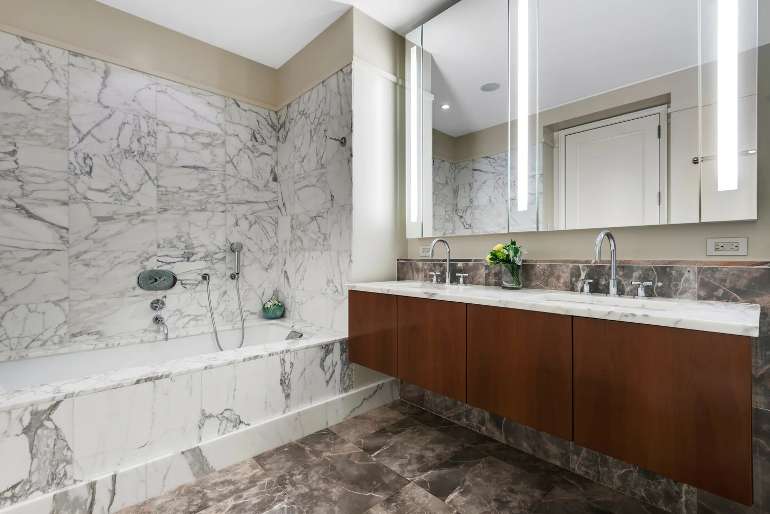 CSG_25_Columbus_Circle_61B_New_York_NY_Corcoran_-_Package_of_6_Property_Photos_4_20180911-110515.jpg
