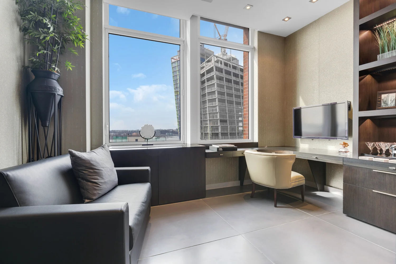 CSG_450_West_17th_Street_2BEDS_New_York_NY_CSG10_3_20190326-065607.jpg