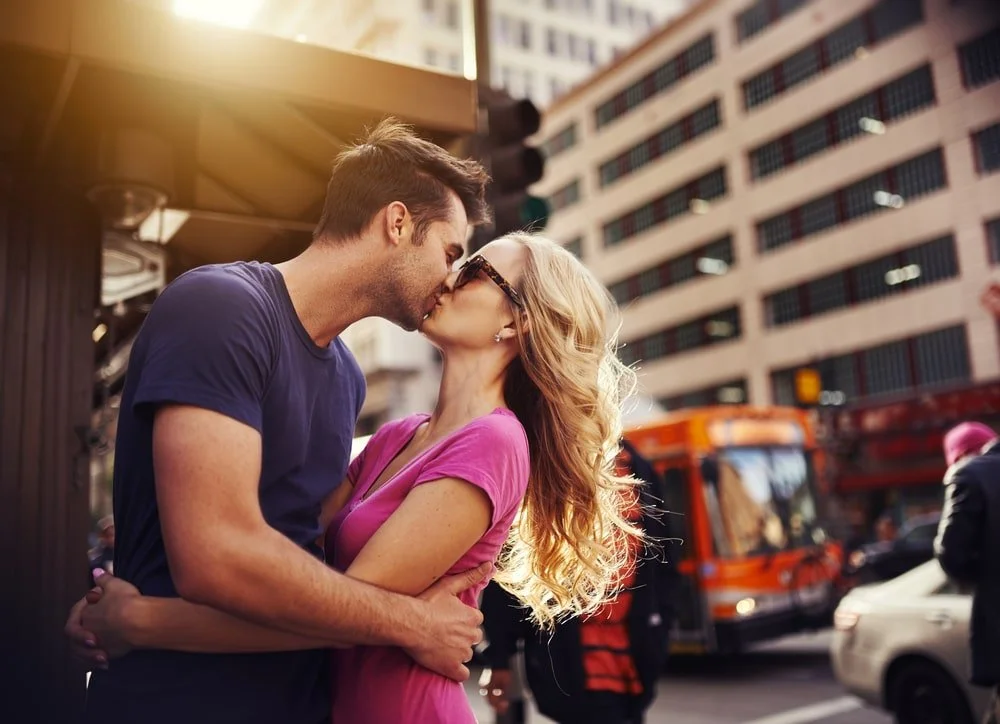 💛 The Cheeky Guide to Dating in Los Angeles: Where Chill Meets Chaos