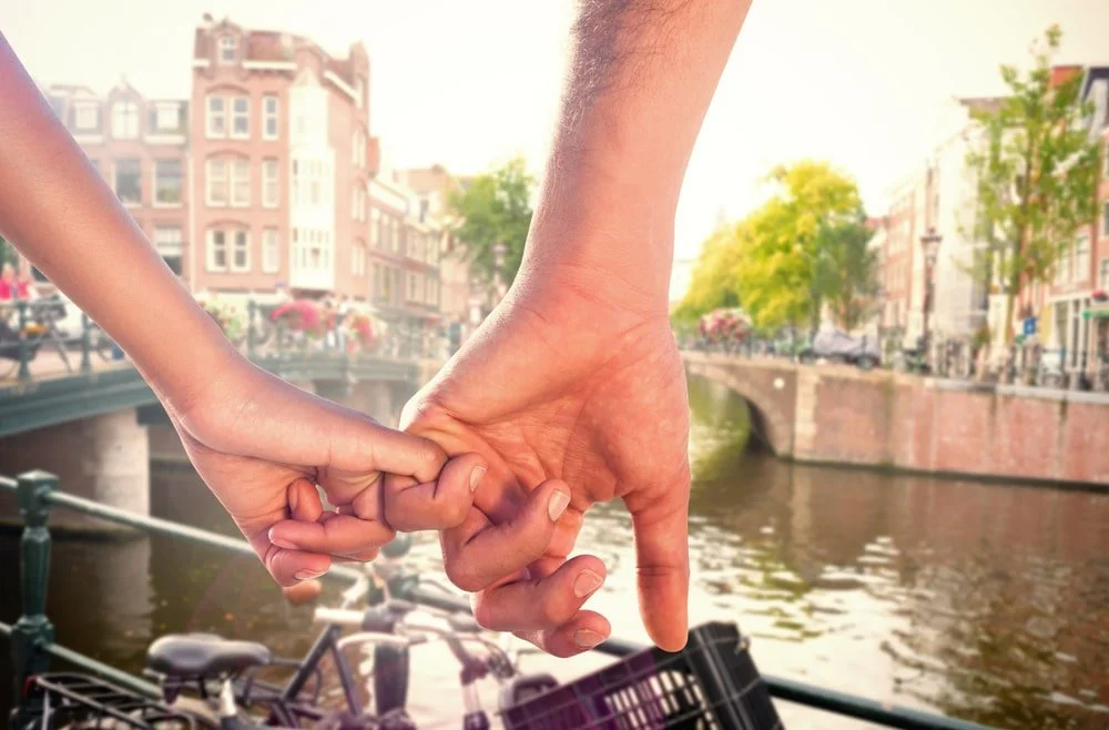 Why Singles Are Turning Away From Apps — and Back Toward Real Connection