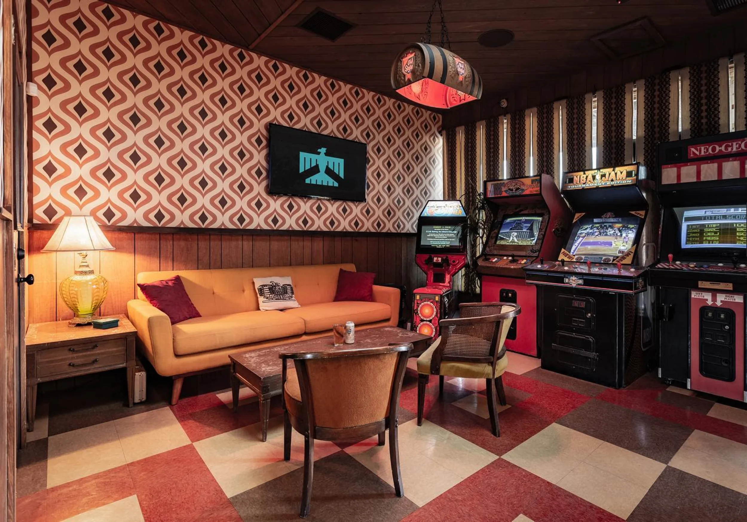 Speed Dating in Phoenix at the Thunderbird Lounge: The Bar Built From a Bowling Alley in The Neighbourhood That Exists Because of a Map Error