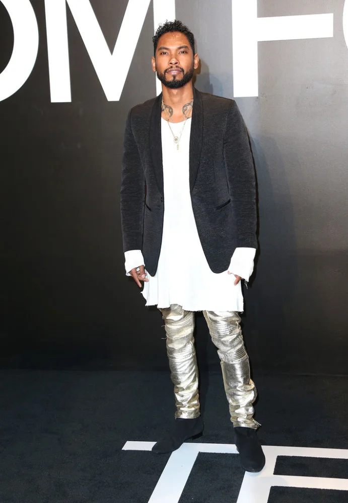 Miguel-Tom-Ford-Autumn-Winter-2015-Womenswear-IrKGpGa4U6mx-691x1000.jpg