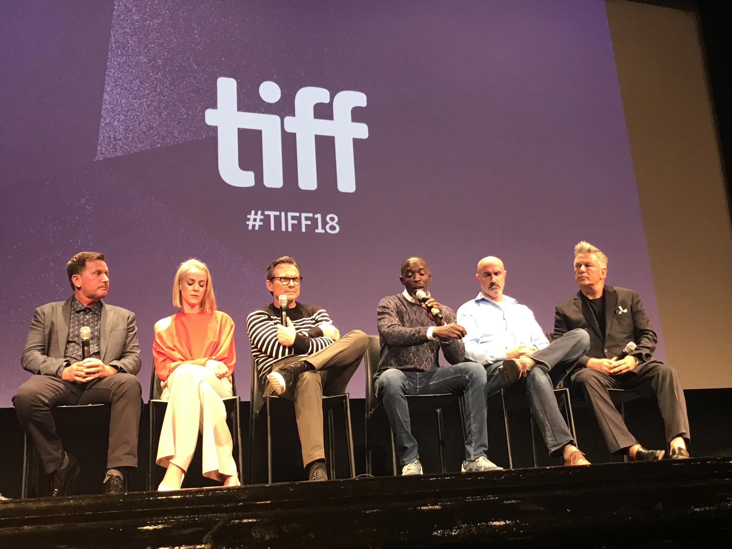  Emilio Estevez’ “the public” receives standing ovation at TIFF Q&amp;A screening