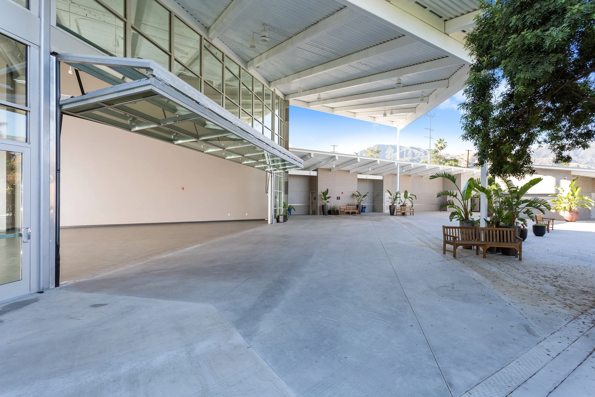 13445_Glenoaks_Blvd_MLS_HID1141917_ROOM13.jpg