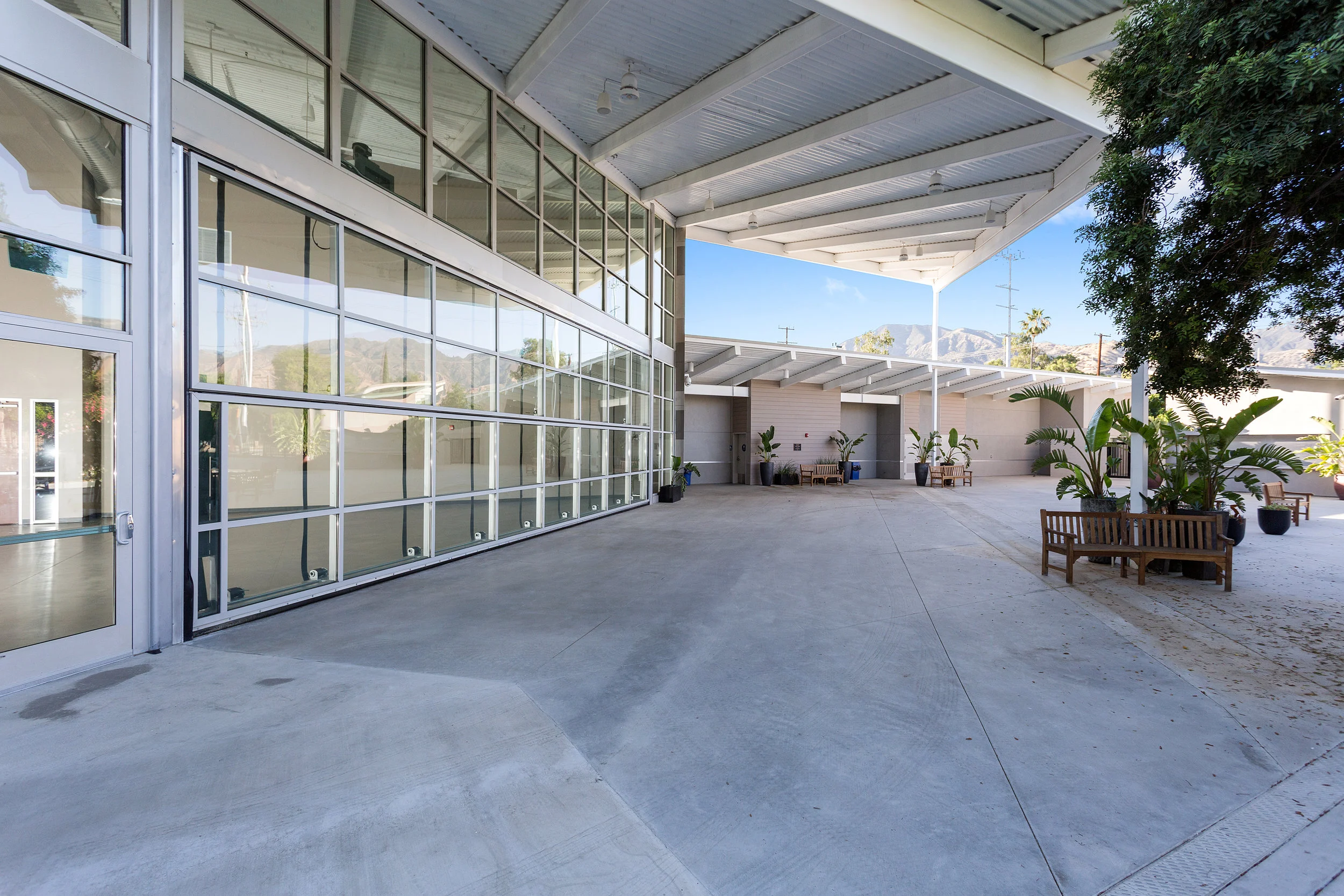 13445_Glenoaks_Blvd_MLS_HID1141917_ROOM15.jpg