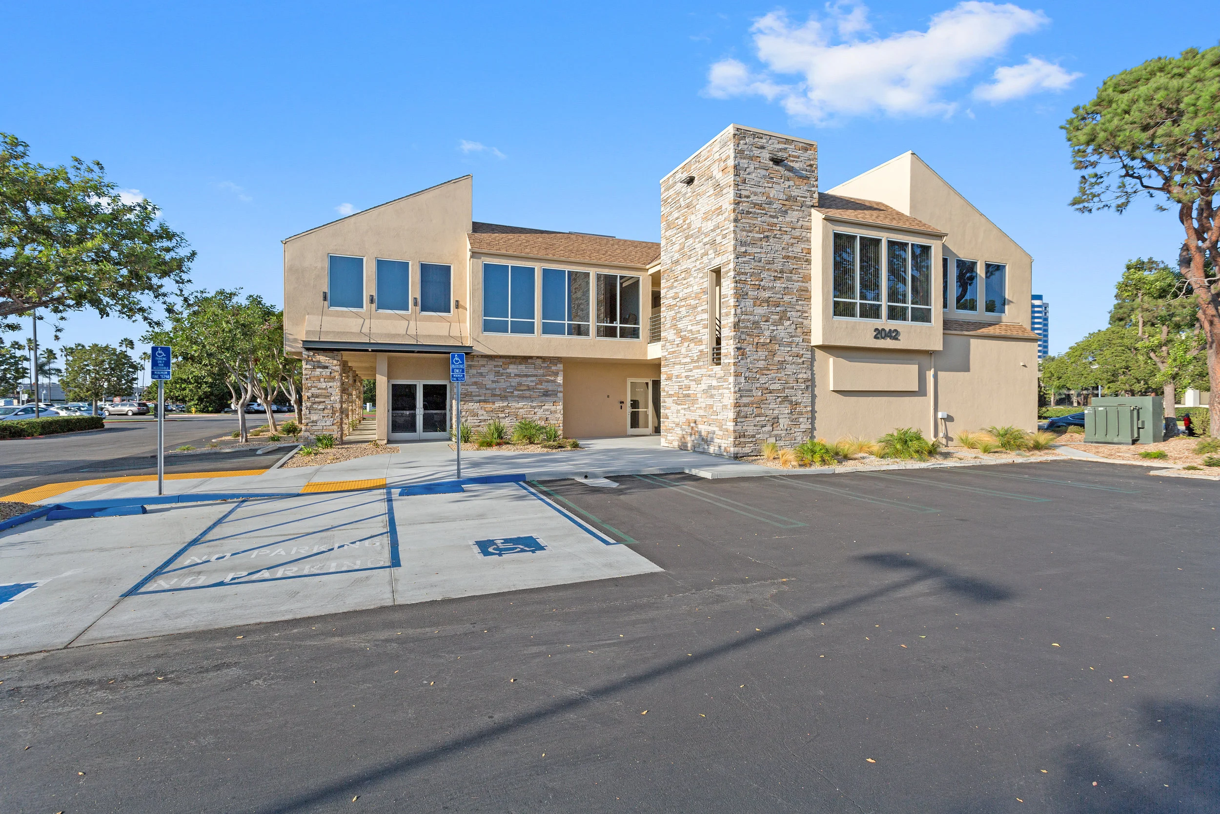 2042_Business_Center_Drive_MLS_HID1144294_ROOM3.jpg