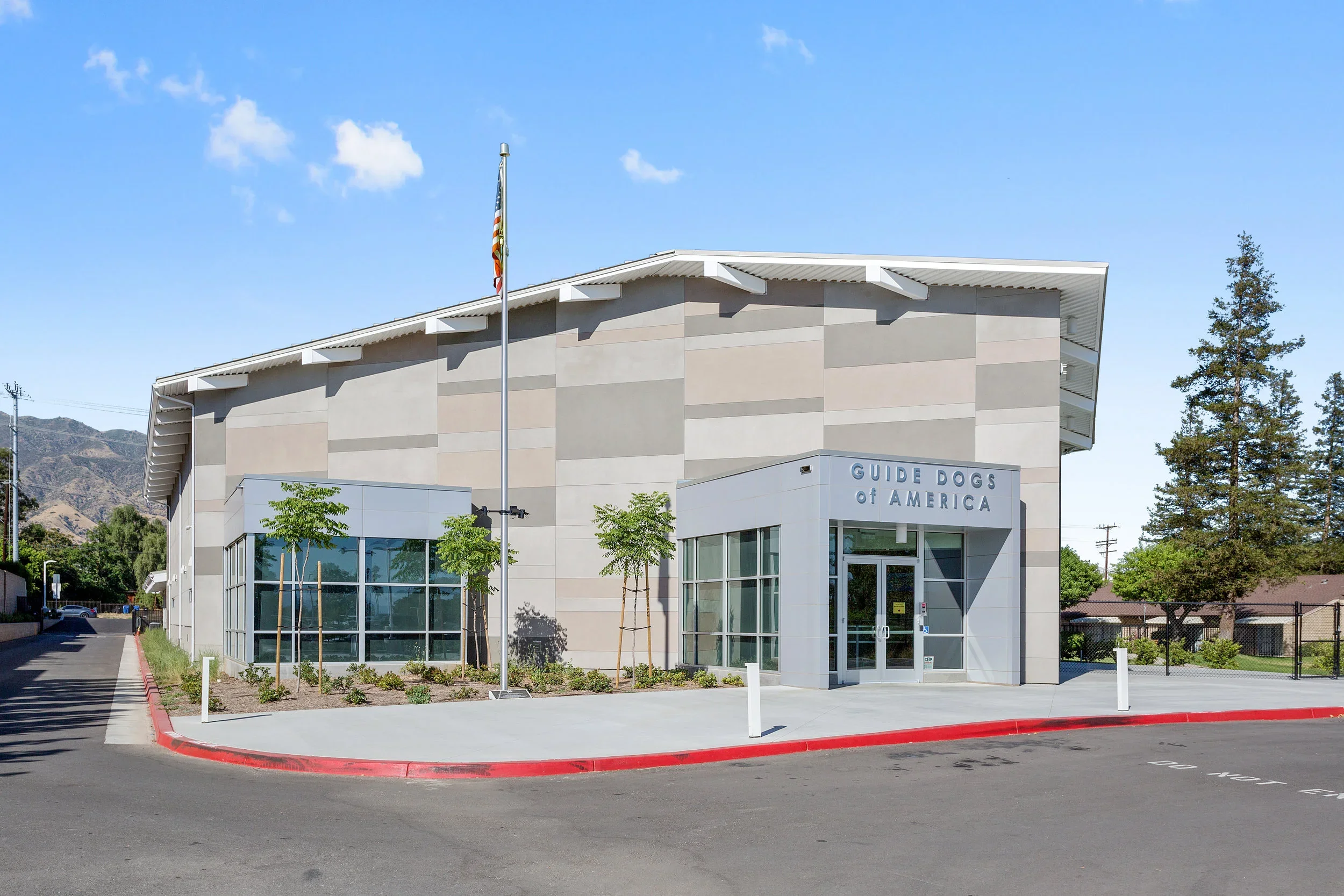 13445_Glenoaks_Blvd_MLS_HID1141917_ROOM1.webp