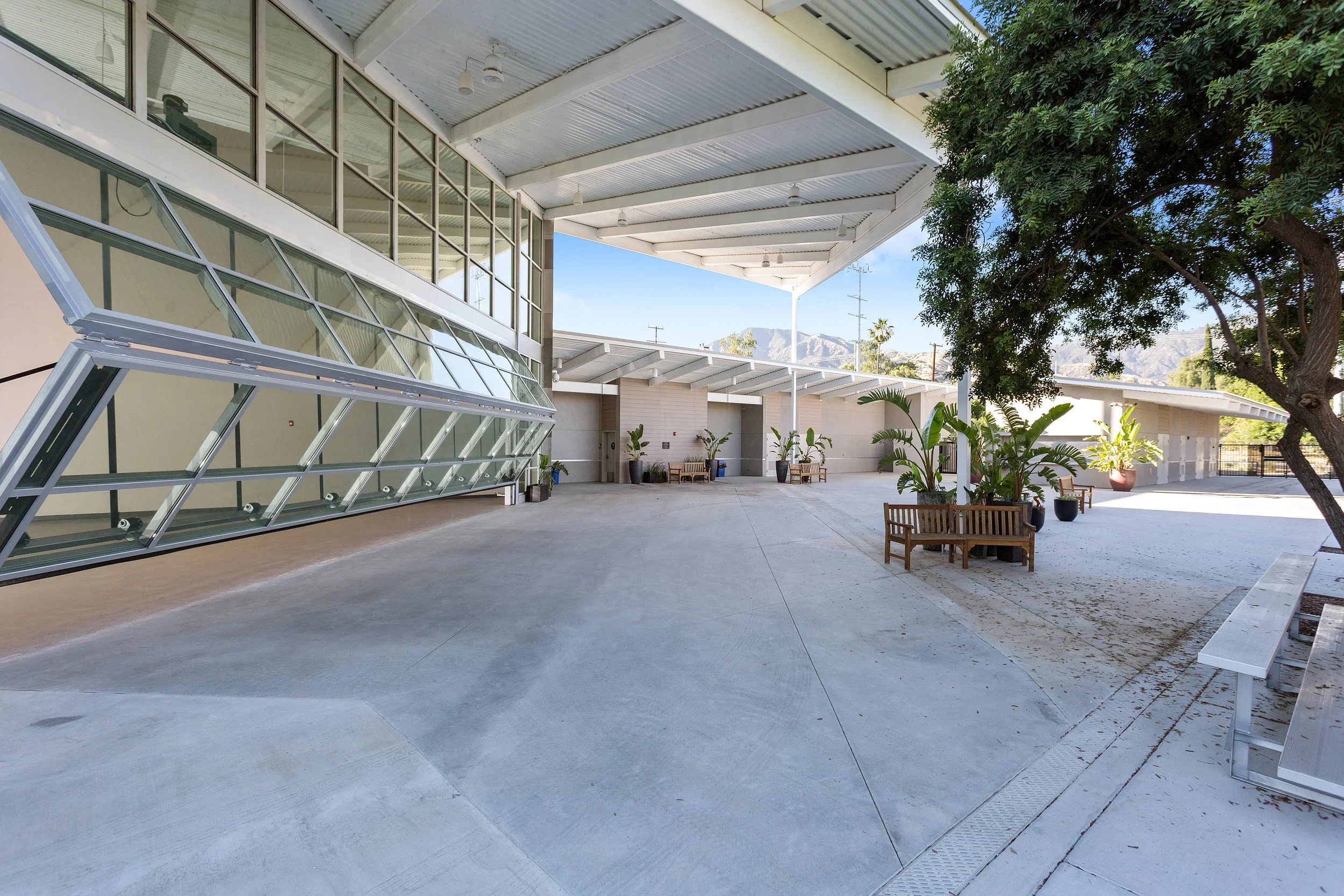 13445_Glenoaks_Blvd_MLS_HID1141917_ROOM14.webp