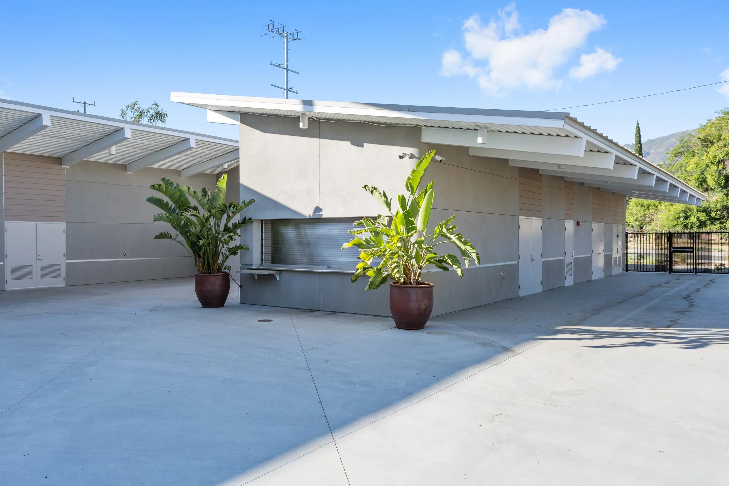 13445_Glenoaks_Blvd_MLS_HID1141917_ROOM16.webp