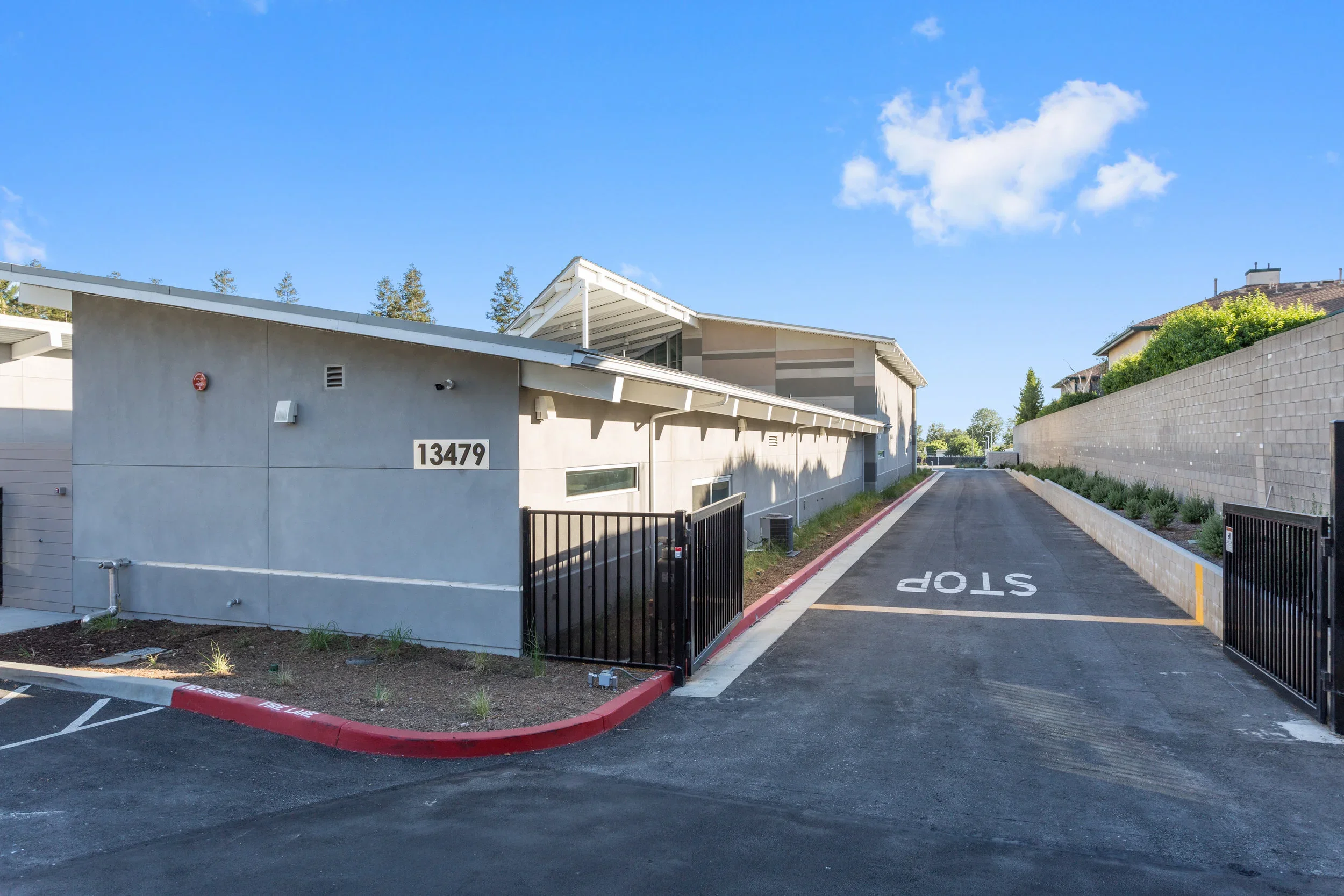 13445_Glenoaks_Blvd_MLS_HID1141917_ROOM19.webp