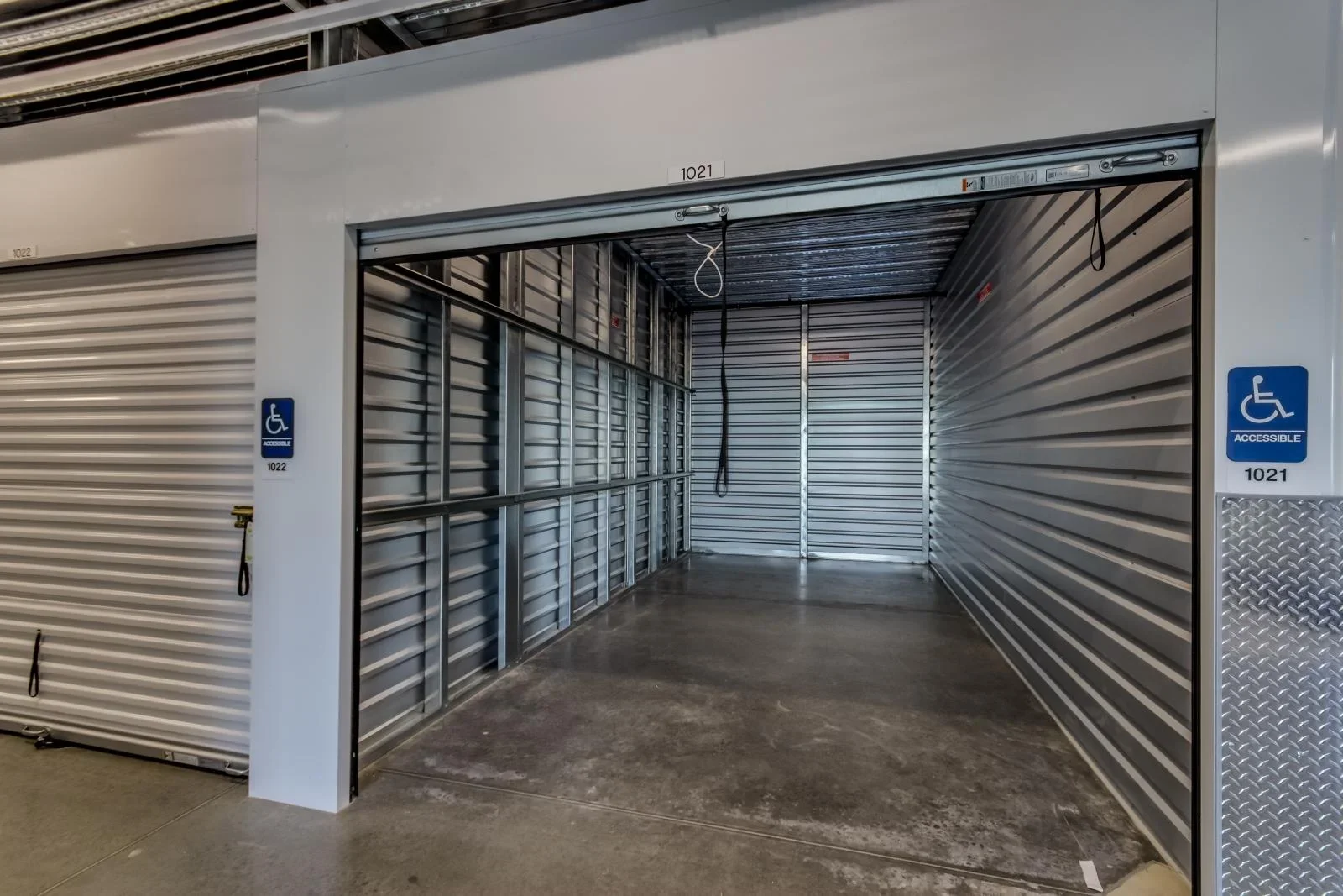 6401_oak_canyon_dr_MLS_HID1116395_ROOMinterior.webp