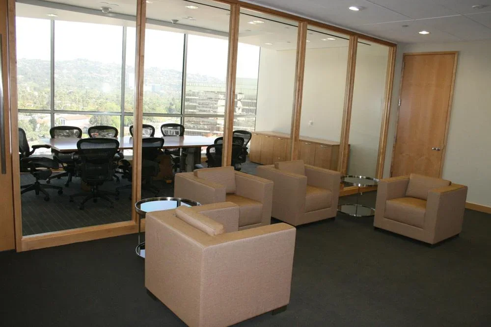 OneWestBankBeverlyHillsCAGuestseatingconferencesuite9701.webp