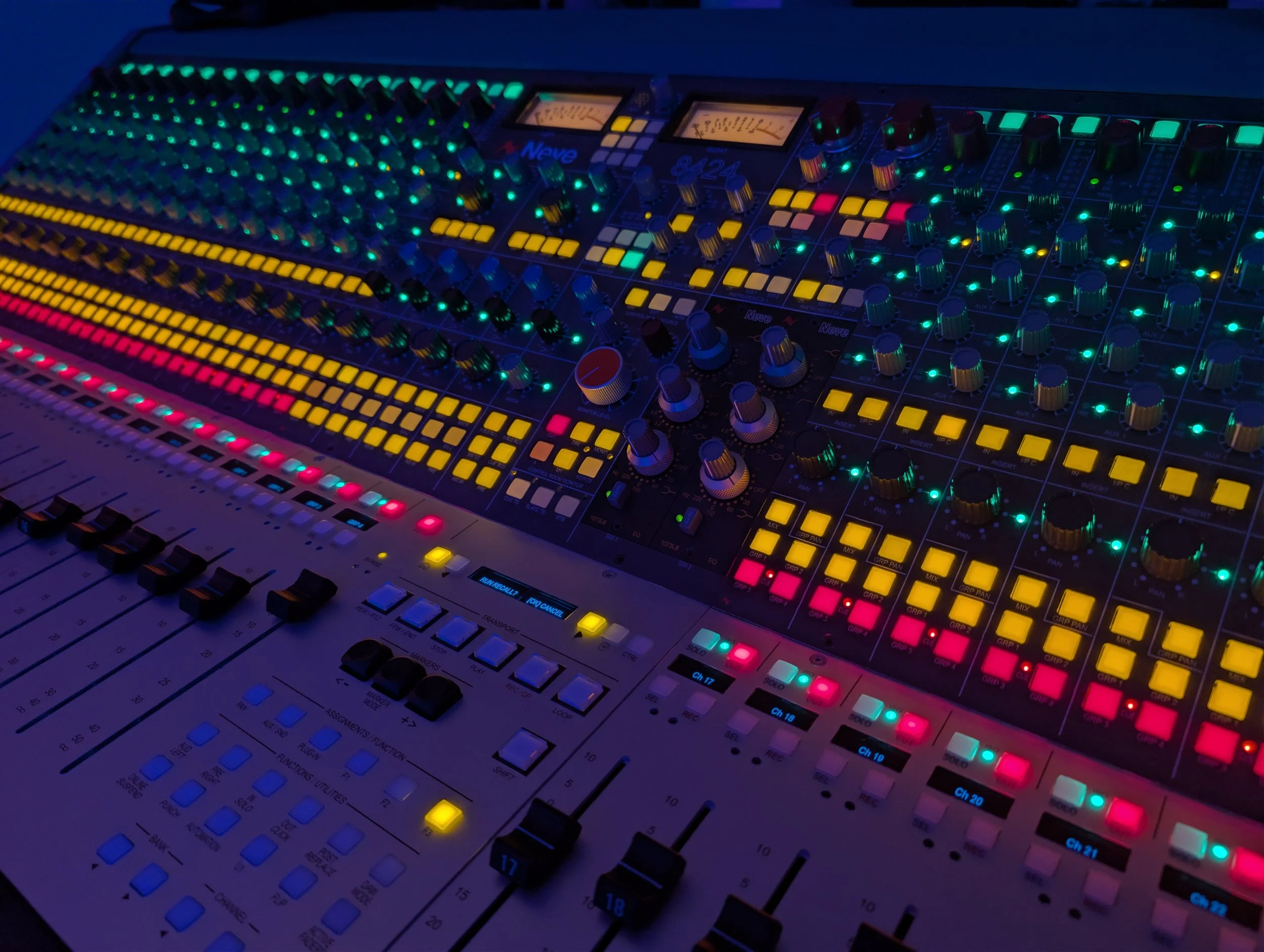 AMS Neve 8424 2.jpg