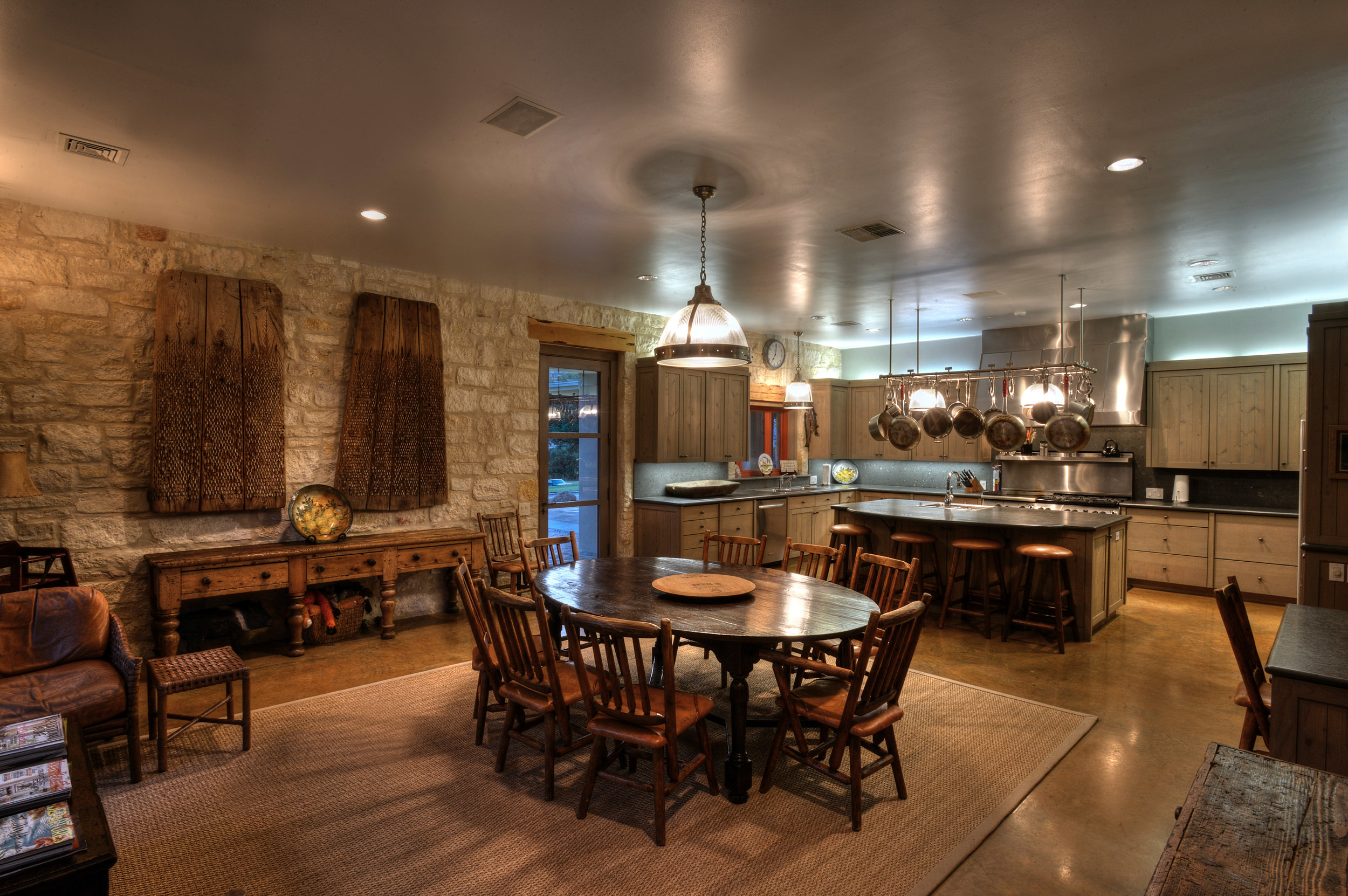 Kitchen2.jpg