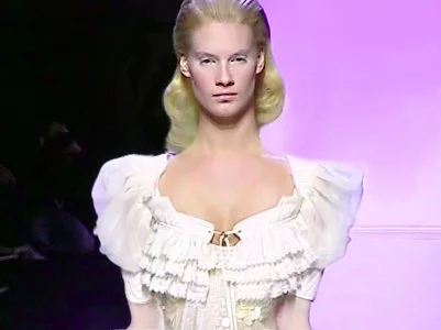 Glamorous Slicked-Back Waves  Volume | Paris Fashion Week