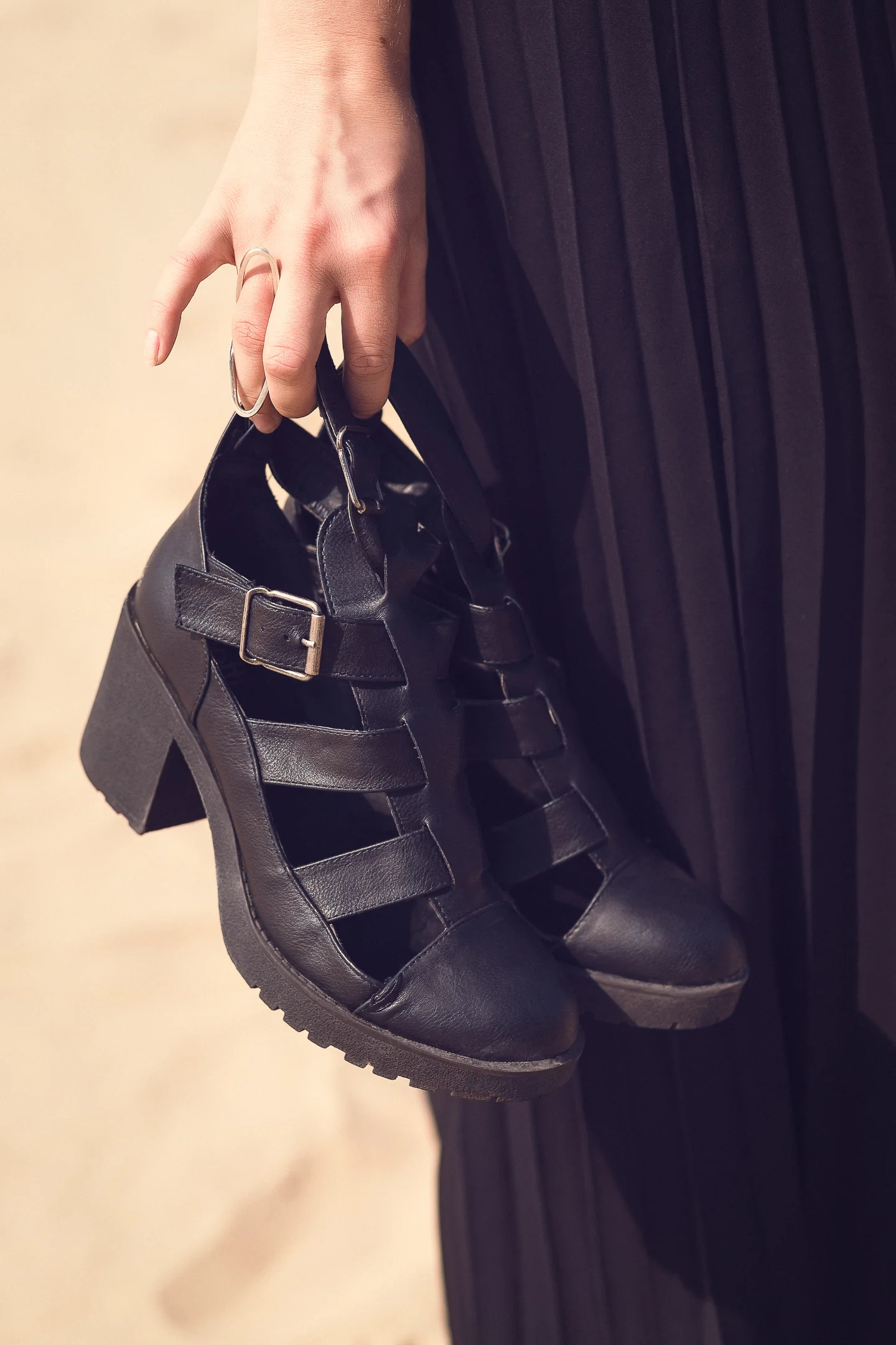 Photos by: Chee H. Poh / Styling by Sanne van der Ploeg / Location: Amsterdam, Nederland