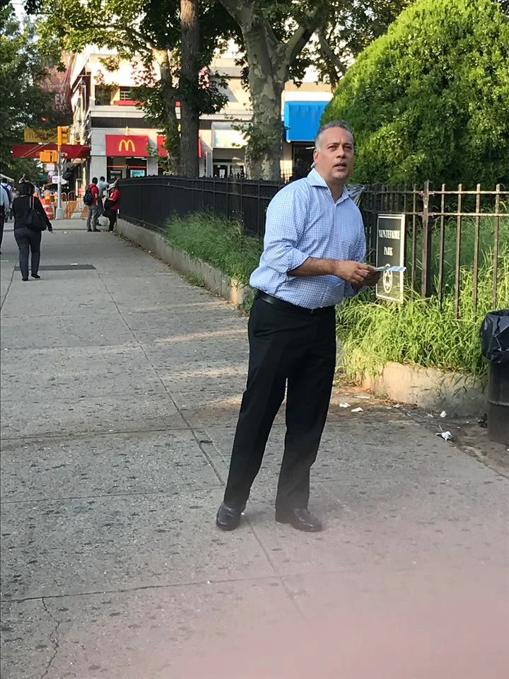 Deputy Manhattan Borough President Aldrin Bonilla campaigning for Marisol Alcántara / Photo: ESENDOM.