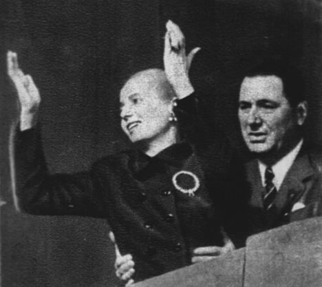 Eva Duarte de Perón y Juan Domingo Perón, 22 de agosto 1951. Plaza de Mayo. Renunciamiento a la Vicepresidencia.
