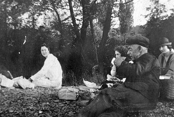 Palmer (left) with her classmates and Professor Gilbert Harris on a geology field trip in 1919.