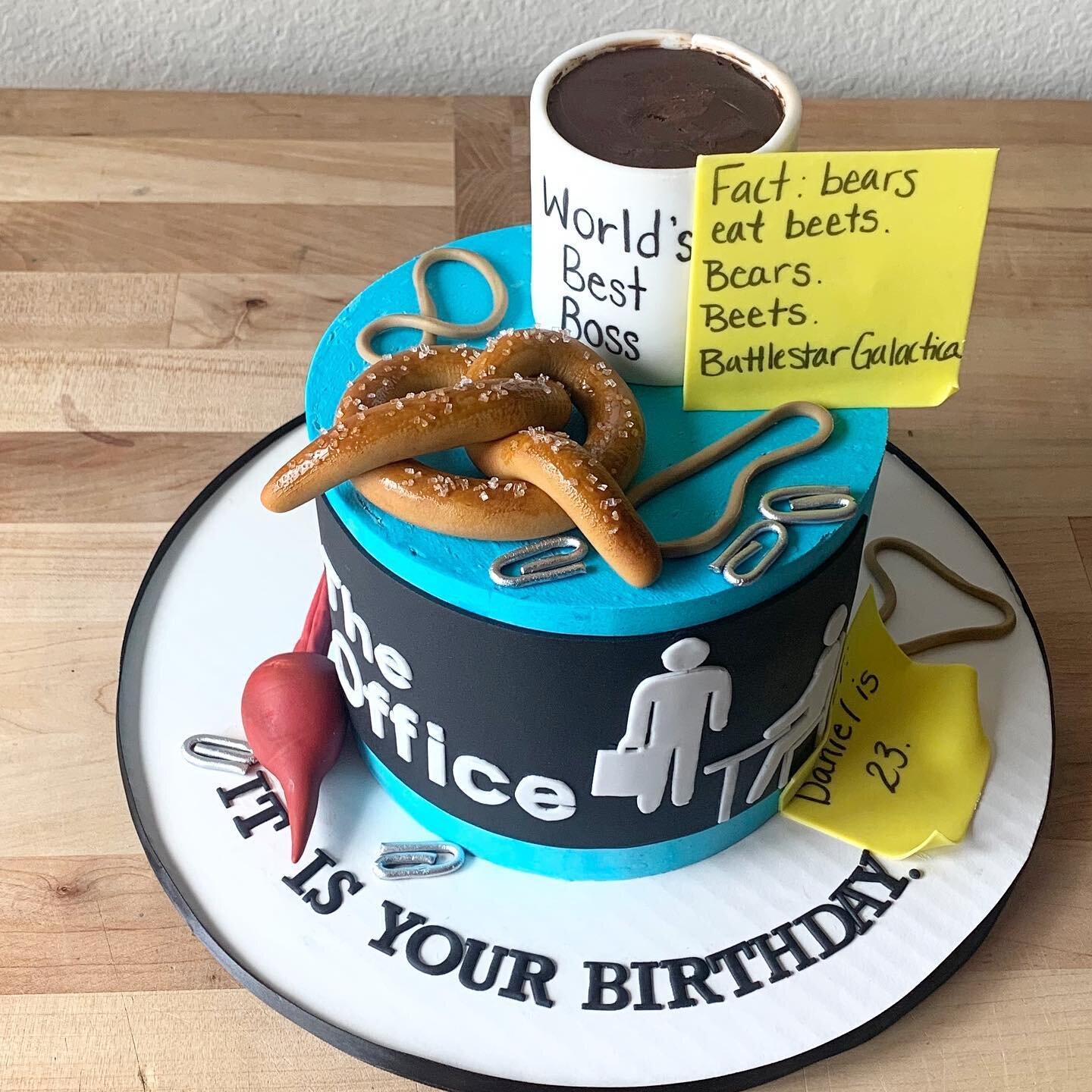 Fact: I love making The Office themed cakes. 
#fact #theoffice #iambeyoncealways #pretzelday #jimandpam #theofficecake #itisyourbirthday