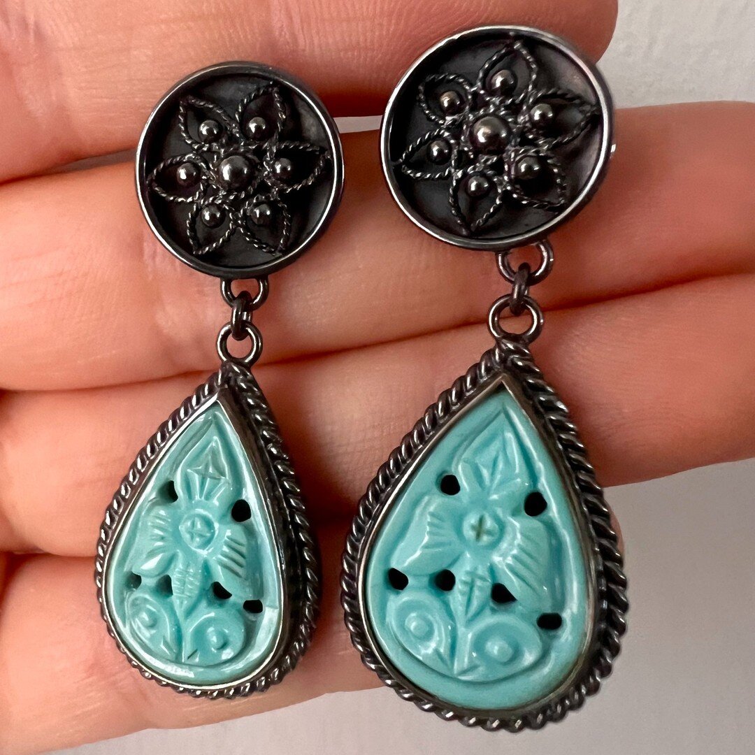 🔥🔥 Hot off the bench! 🔥🔥
I just finished these custom earrings for a client using her carved turquoise stones. The tops are silver filigree, all soldered and assembled by hand! 😱

Making custom jewelry and working with clients is my favorite par