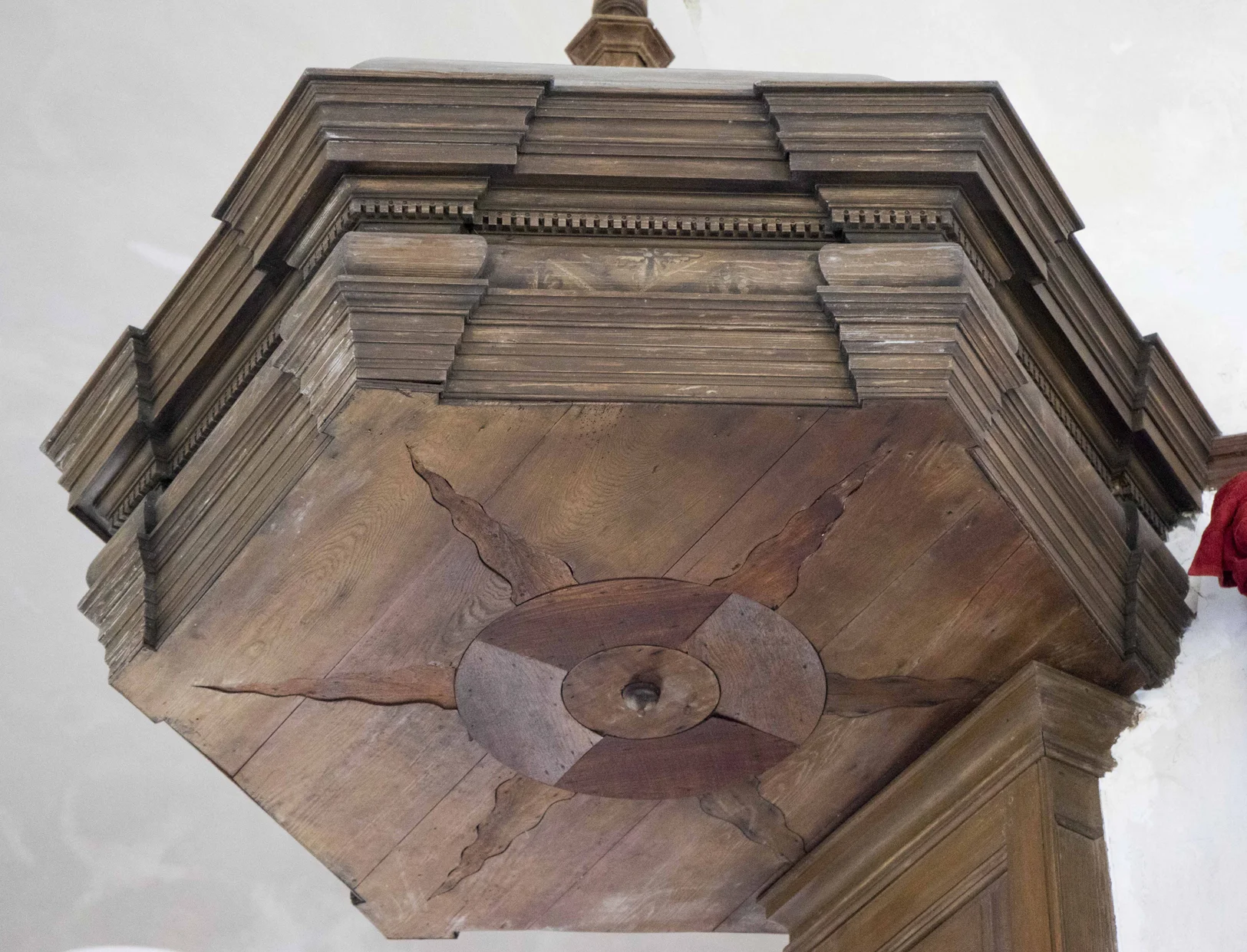 The Christ Church sounding board in Lancaster County, Virginia dates to c. 1735. Note that there is no face in the center of the starburst.