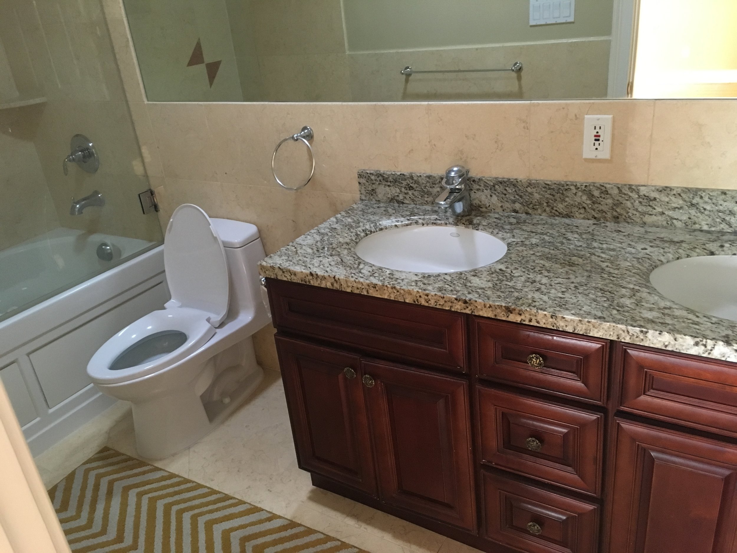 Bathroom (4 in the house). Shampoo and shower gel included