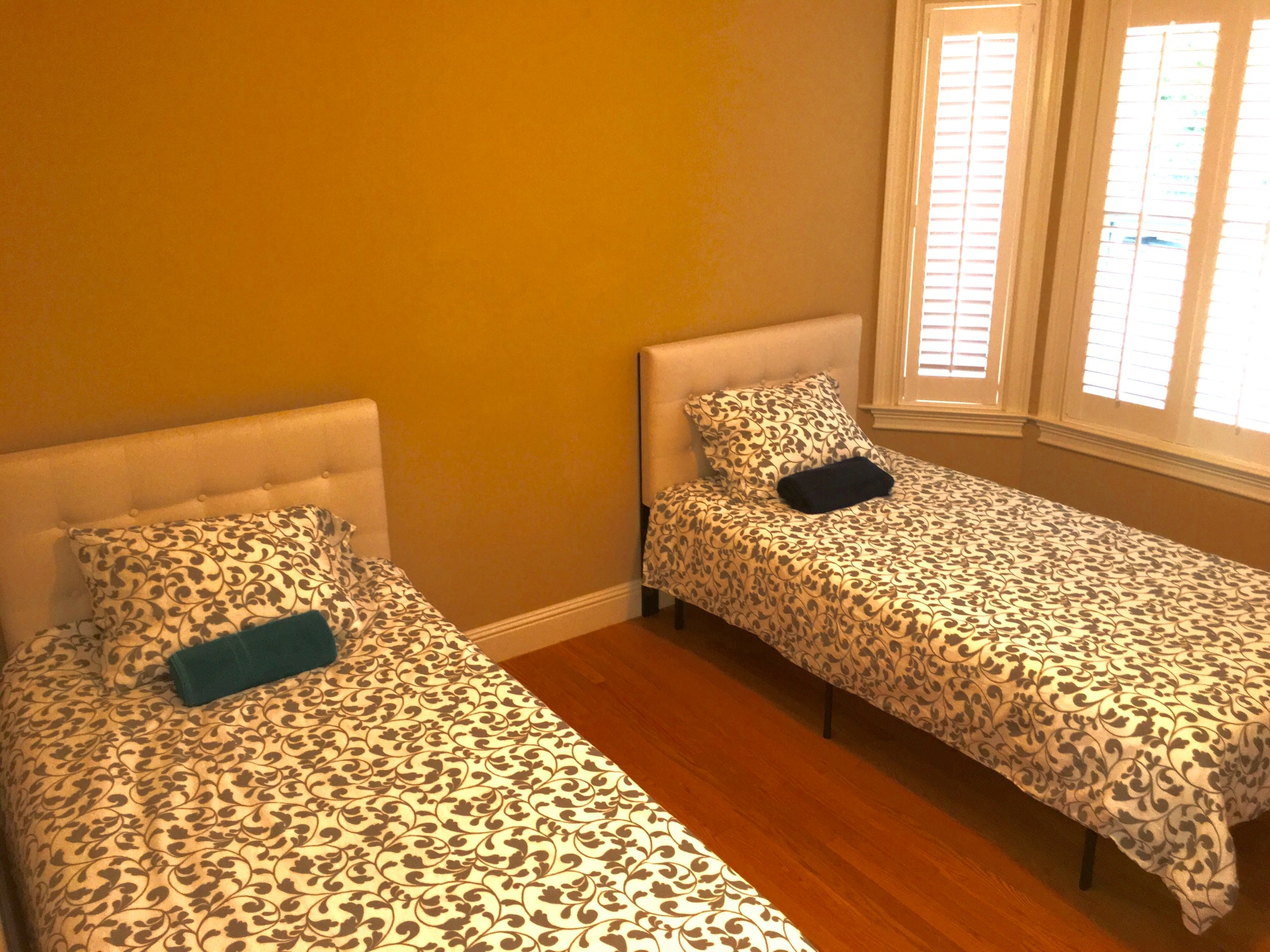 Twin Bed in Victorian room